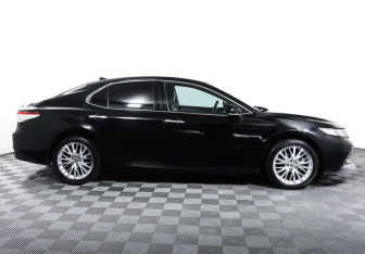 Подержанный автомобиль Toyota Camry Sedan 2019 года (4 фото)
