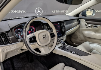 Подержанный автомобиль Volvo V90 Cross Country 2019 года (15 фото)