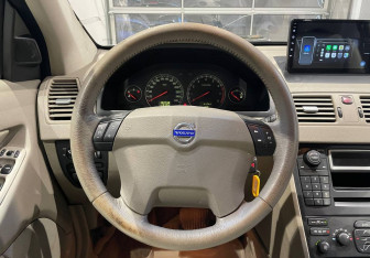 Подержанный автомобиль Volvo XC90 2004 года (14 фото)
