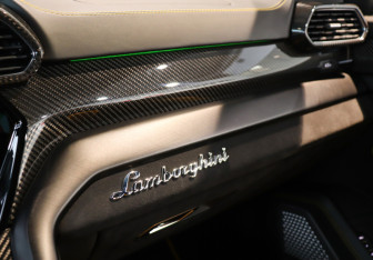 Подержанный автомобиль Lamborghini Urus 2022 года (33 фото)