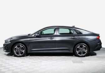 Подержанный автомобиль Kia K5 2021 года (3 фото)