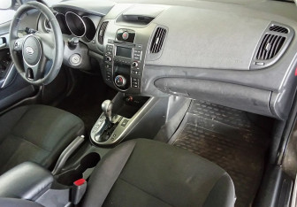 Подержанный автомобиль Kia Cerato Sedan 2009 года (11 фото)