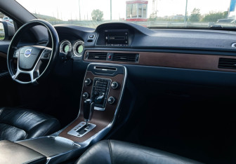 Подержанный автомобиль Volvo S80 2011 года (9 фото)