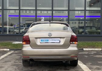 Подержанный автомобиль Volkswagen Polo Sedan 2018 года (6 фото)