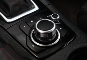 Подержанный автомобиль Mazda 3 Sedan 2014 года (16 фото)