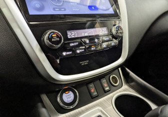 Подержанный автомобиль Nissan Murano Suv 2021 года (28 фото)