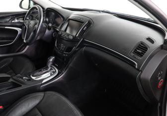 Подержанный автомобиль Opel Insignia Sedan 2014 года (10 фото)