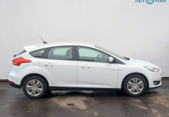 Подержанный автомобиль Ford Focus Hatchback 2017 года (4 фото)