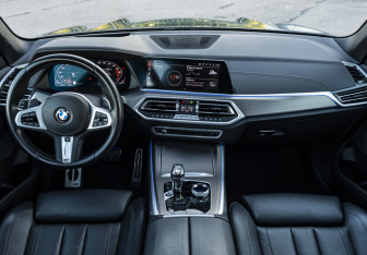 Подержанный автомобиль BMW X5 2022 года (14 фото)