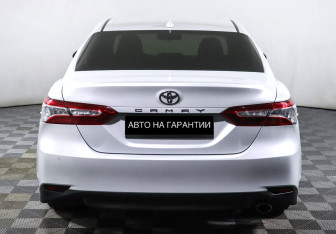 Подержанный автомобиль Toyota Camry Sedan 2018 года (4 фото)
