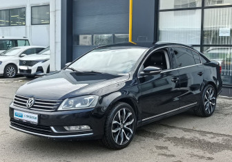 Подержанный автомобиль Volkswagen Passat Sedan 2013 года (1 фото)
