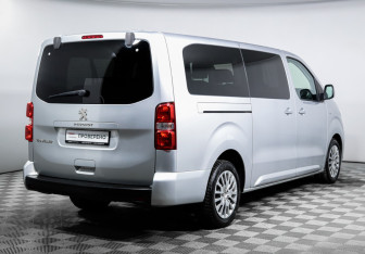 Подержанный автомобиль Peugeot Traveller 2017 года (5 фото)