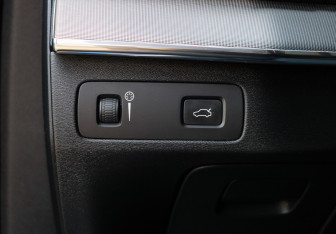 Подержанный автомобиль Volvo XC90 2016 года (19 фото)