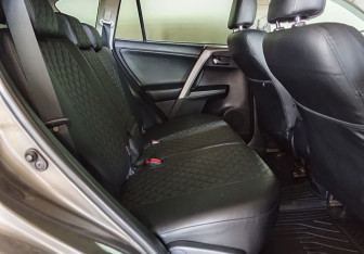Подержанный автомобиль Toyota RAV4 2015 года (10 фото)