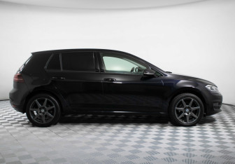 Подержанный автомобиль Volkswagen Golf Hatchback 2014 года (4 фото)