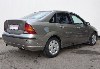 Подержанный автомобиль Ford Focus Sedan 2003 года (5 фото)