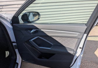 Подержанный автомобиль Audi Q3 2025 года (25 фото)
