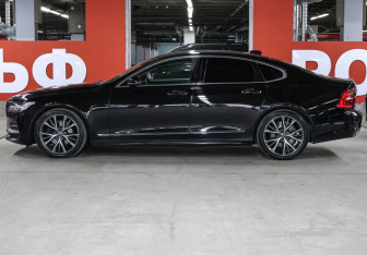 Подержанный автомобиль Volvo S90 2020 года (8 фото)