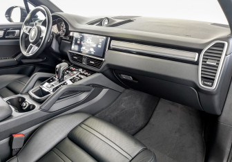 Подержанный автомобиль Porsche Cayenne 2019 года (11 фото)