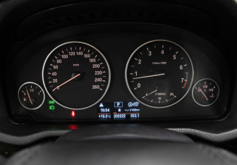 Подержанный автомобиль BMW X3 2015 года (13 фото)