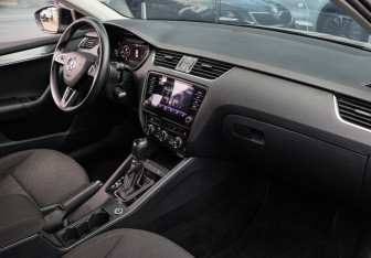 Подержанный автомобиль Skoda Octavia Liftback 2020 года (7 фото)