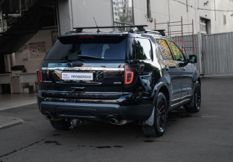 Подержанный автомобиль Ford Explorer 2013 года (4 фото)