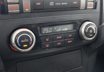 Подержанный автомобиль Mitsubishi Pajero 2008 года (14 фото)