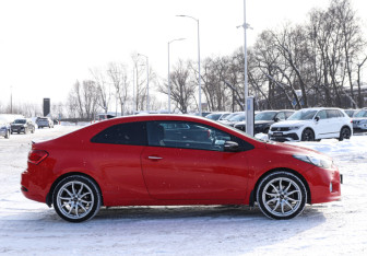 Подержанный автомобиль Kia Cerato Coupe 2013 года (4 фото)