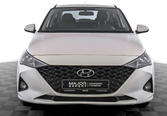 Подержанный автомобиль Hyundai Solaris Sedan 2021 года (2 фото)