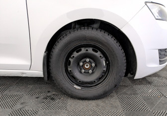 Подержанный автомобиль Skoda Rapid Liftback 2019 года (18 фото)