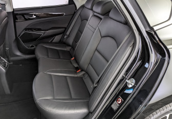 Подержанный автомобиль Kia K7 2019 года (18 фото)
