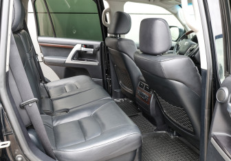 Подержанный автомобиль Toyota Land Cruiser Suv 2017 года (12 фото)