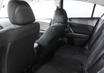 Подержанный автомобиль Mazda 3 Sedan 2012 года (12 фото)