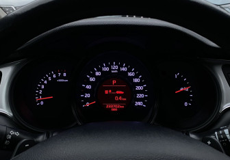 Подержанный автомобиль Kia Ceed Hatchback 2015 года (21 фото)