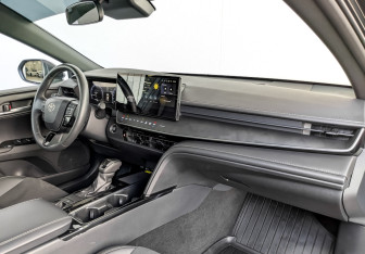 Подержанный автомобиль Toyota Camry Sedan 2024 года (11 фото)