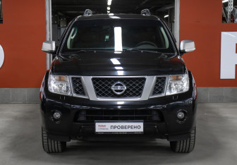 Подержанный автомобиль Nissan Pathfinder 2012 года (2 фото)