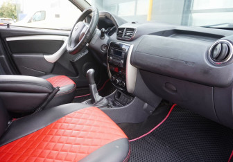 Подержанный автомобиль Nissan Terrano 2016 года (10 фото)