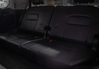 Подержанный автомобиль Toyota Land Cruiser Suv 2012 года (10 фото)