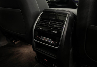 Подержанный автомобиль BMW X7 2019 года (26 фото)