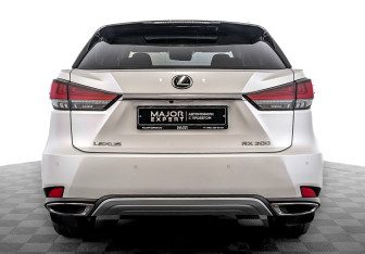 Подержанный автомобиль Lexus RX 2020 года (6 фото)