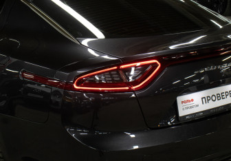 Подержанный автомобиль Kia Stinger 2018 года (22 фото)