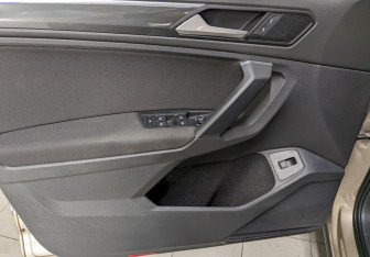 Подержанный автомобиль Volkswagen Tiguan 2019 года (11 фото)