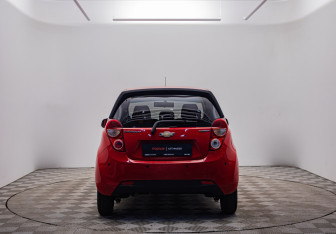Подержанный автомобиль Chevrolet Spark 2013 года (6 фото)