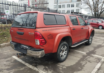 Подержанный автомобиль Toyota Hilux 2015 года (8 фото)