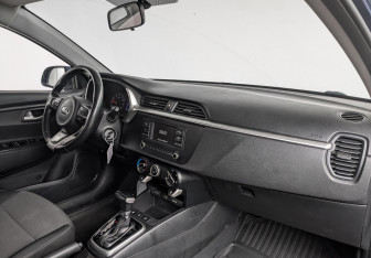 Подержанный автомобиль Kia Rio Hatchback 2021 года (12 фото)