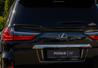 Подержанный автомобиль Lexus LX 2018 года (32 фото)