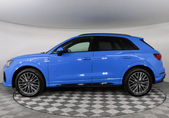 Подержанный автомобиль Audi Q3 2021 года (8 фото)