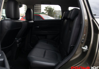 Подержанный автомобиль Mitsubishi Outlander 2015 года (8 фото)