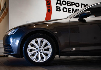 Подержанный автомобиль Audi A4 Sedan 2016 года (36 фото)