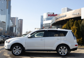 Подержанный автомобиль Mitsubishi Outlander 2011 года (6 фото)